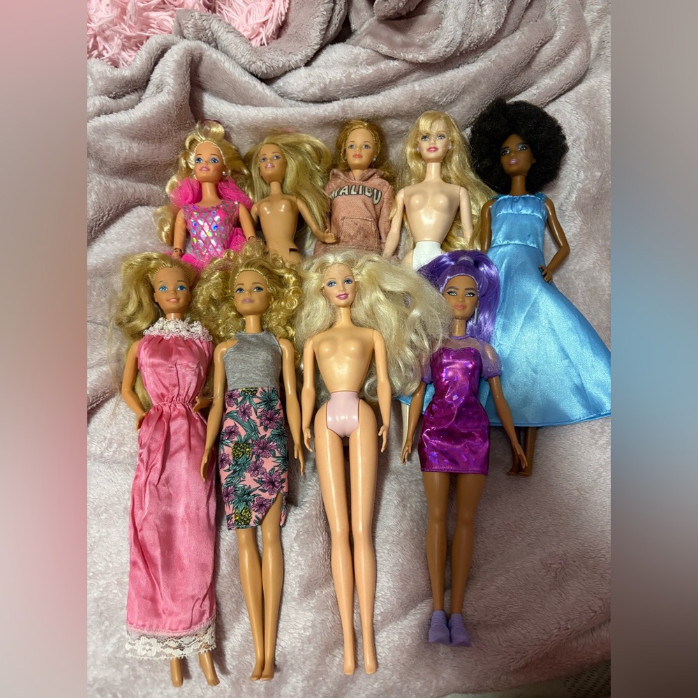 Barbie dolls lot of 9 dolls